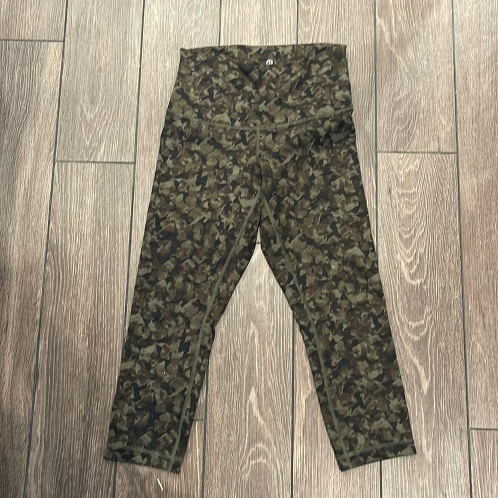 Lululemon camo legging Sz 8